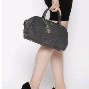 NWOT Gray Snakeskin GUESS Hand bag